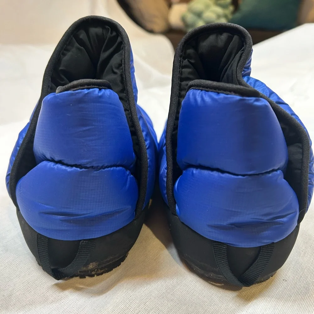 The North Face women’s Blue Puffer Shoes - Picture 3 of 4